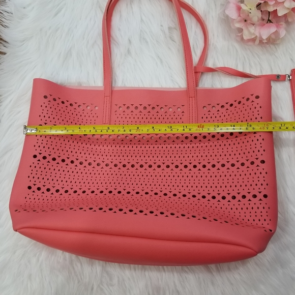 Coral Shoulder Bag with Wallet. - Picture 13 of 16